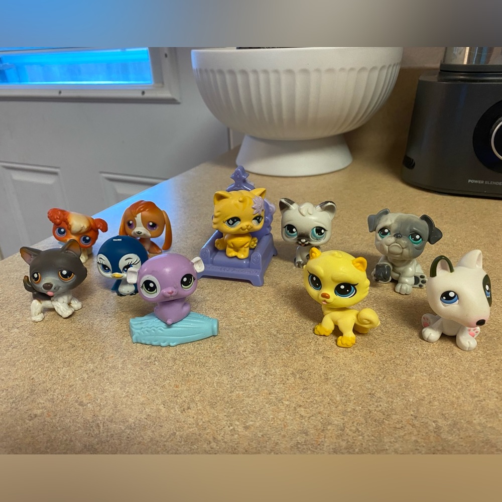 Littlest petshop figurines